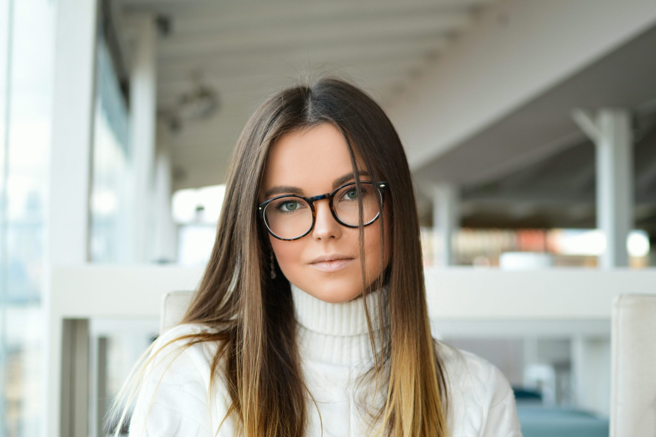 You can enjoy the shades of your glasses with the twin look of normal glasses